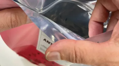 pouches with zipper closures (2)